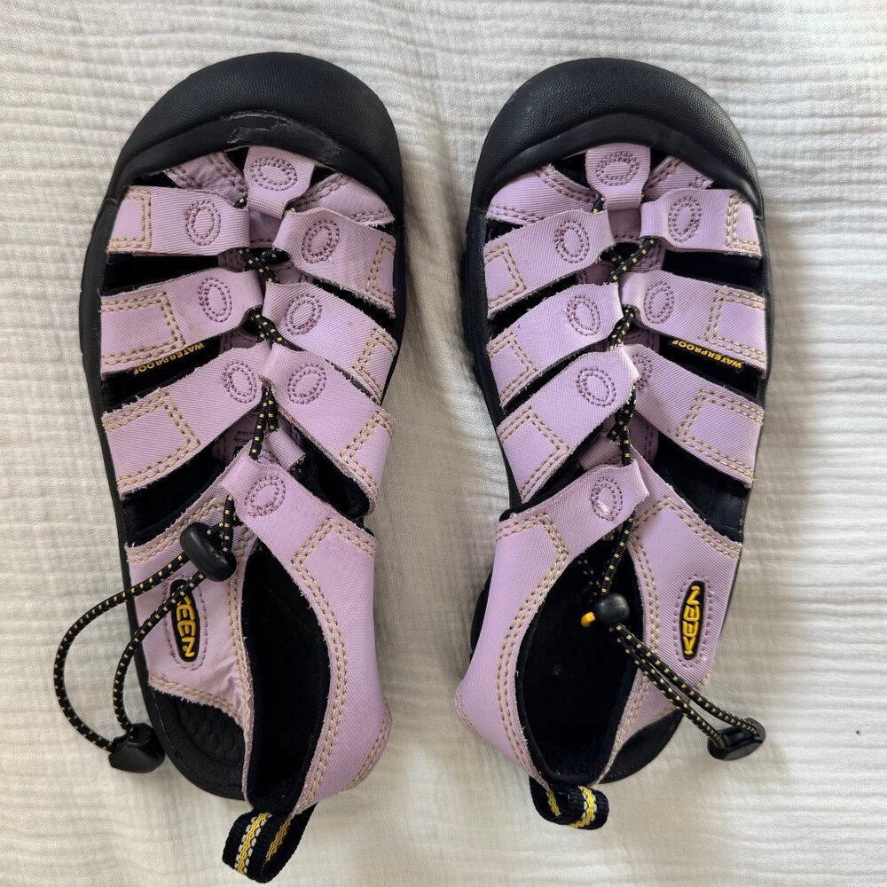Kids size 2 Keen waterproof Newport H2 water shoes/sandals Purple